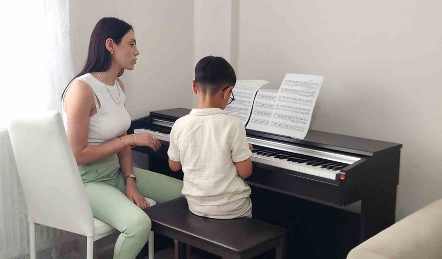 2 yaşında başladı, hedefi Fazıl Say gibi dünya sahnesine çıkmak