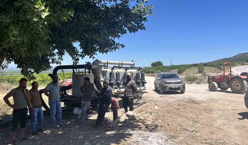 Adana'da 7 aydır tamir edilmeyen pompa üreticiyi isyan ettirdi