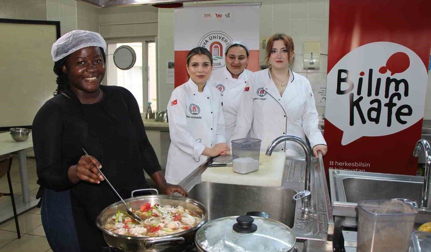Afrikalı üniversitelilerin favori yemekleri: Yaprak dolması ve mercimek çorbası