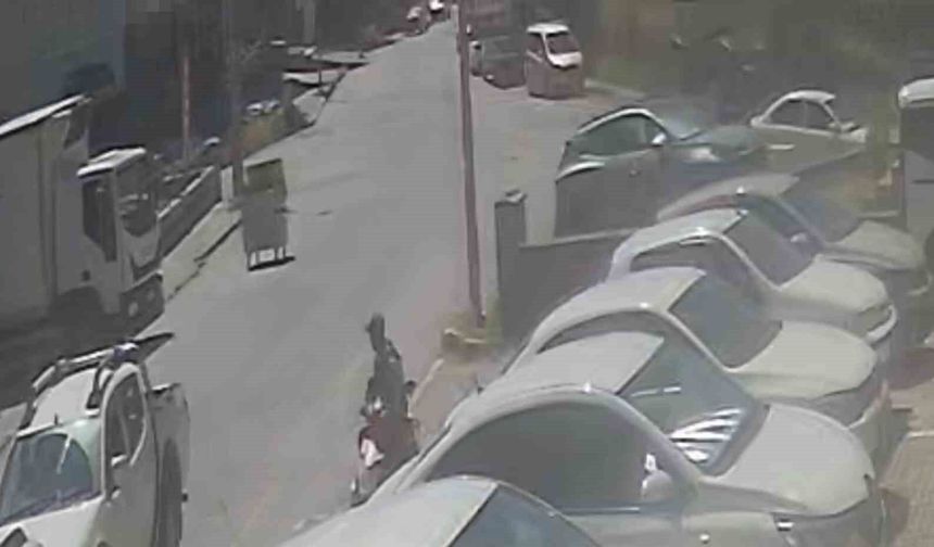 Ahlat'ta çöp konteyneri caddeyi birbirine kattı