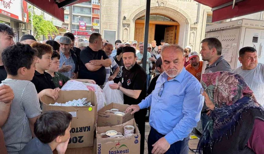 Alaplı'da yüzlerce vatandaşa aşure ikramı