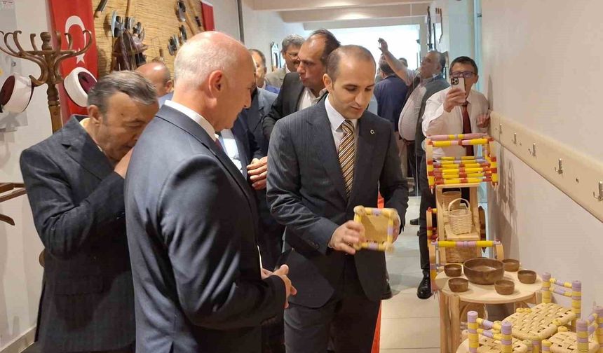 aldıkları eğitimin ardından yaptıkları el emeği ürünler görücüye çıktı
