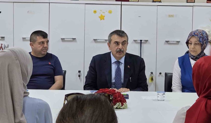 Bakan Tekin: 'Tüm kararları öğretmenlerimizle istişare ederek alıyoruz'