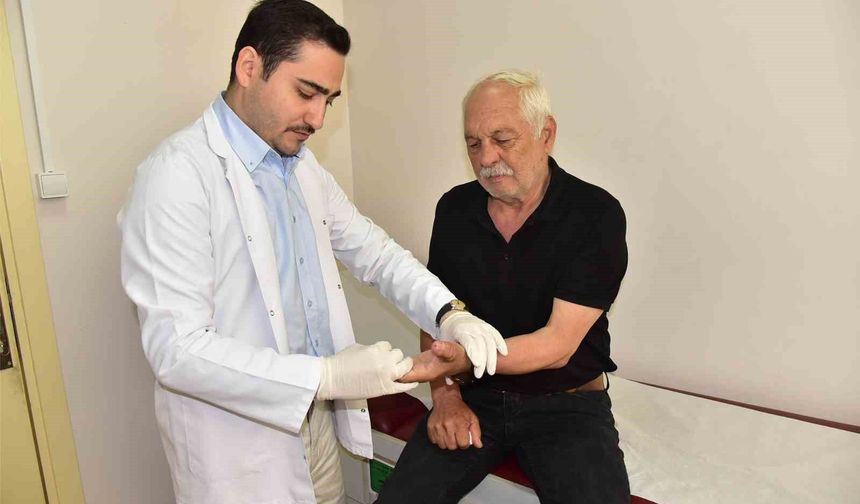 Balıkesir'de motorlu testere kazasında kopan başparmak mikrocerrahi ile yeniden dikildi