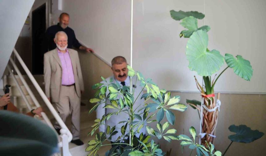 Başkan Sunar'dan çevre duyarlılığına 'Örnek Site' plaketi