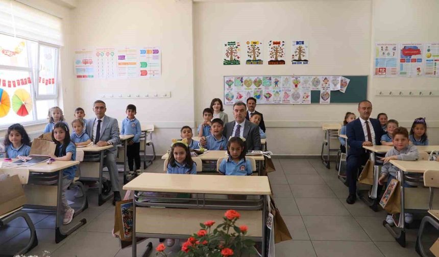 Bayburt'ta 14 bin 537 öğrenci karne heyecanı yaşadı