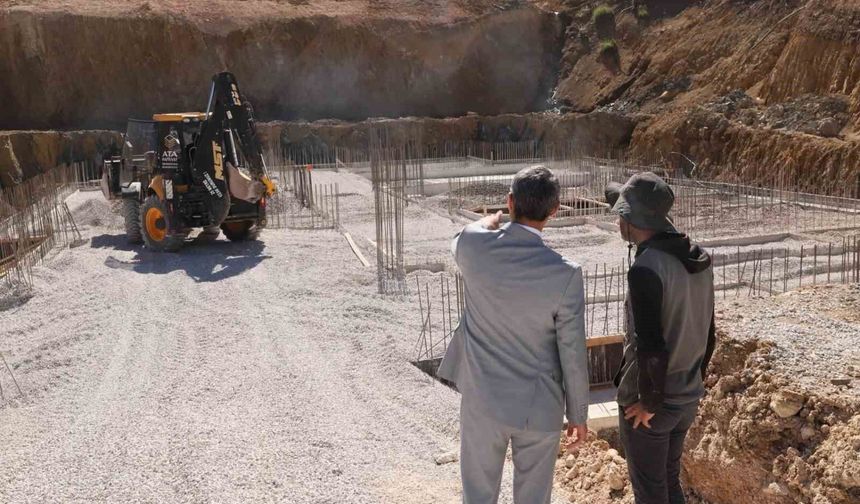 Bayburt'ta yapımı devam eden okul inşaatlarında çalışmalar sürüyor