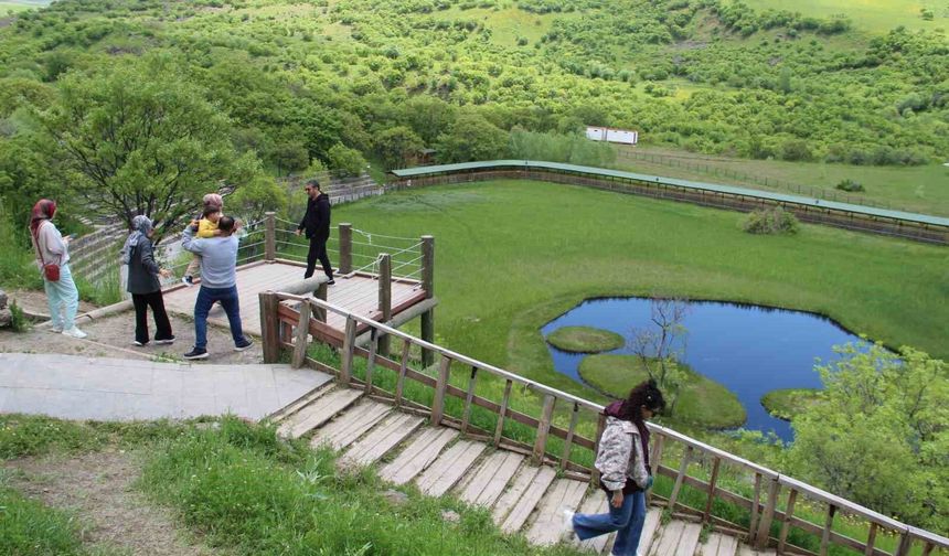 Bingöl'deki Yüzen Adalar'a bayramda ziyaretçi akını