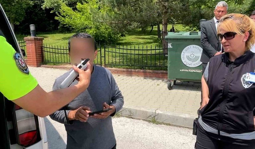 Bolu'da yokuşta geri kayan araç aynı otomobile 3 kez çarptı