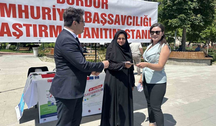 Burdur'da Uzlaştırma Haftası'nda vatandaşlara bilgilendirme standı