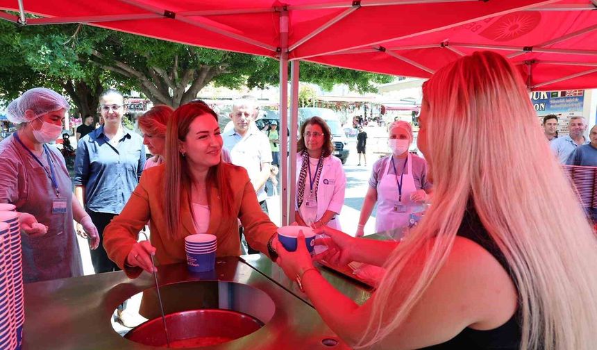 Büyükşehir Belediyesi'nden aşure ikramı