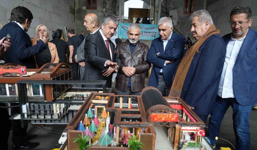 Çifte Minareli Medrese'de sanat rüzgarı