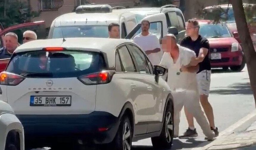 Çorlu'da yol verme kavgası kamerada