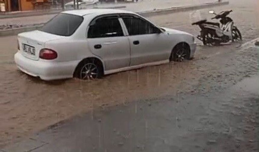Demirözü'nde sağanak yağış hayatı olumsuz etkiledi