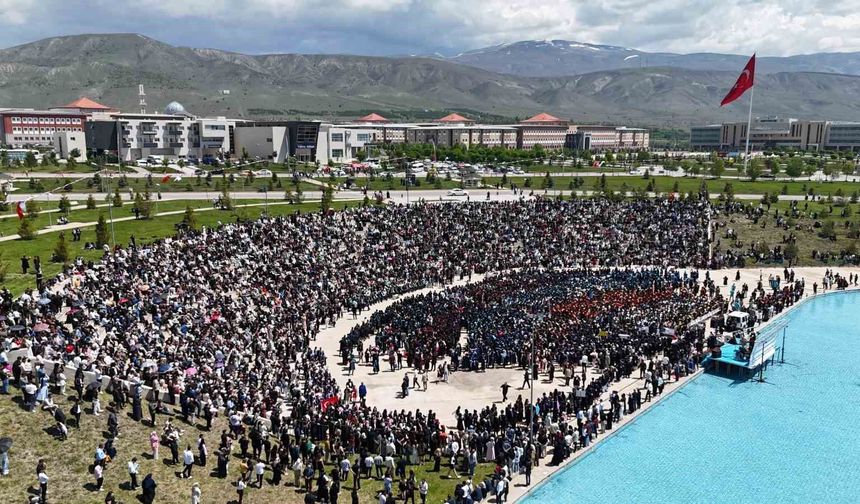 EBYÜ'de 3 bin 150 öğrenci mezuniyet sevinci yaşadı