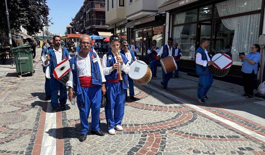 Edirne'de davul-zurna ekibinden esnafa Kırkpınar daveti