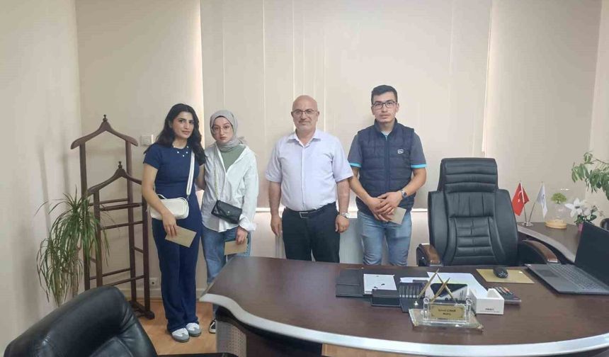 Emet'te gençler umre ödüllü bilgi yarışmasında ter döktü