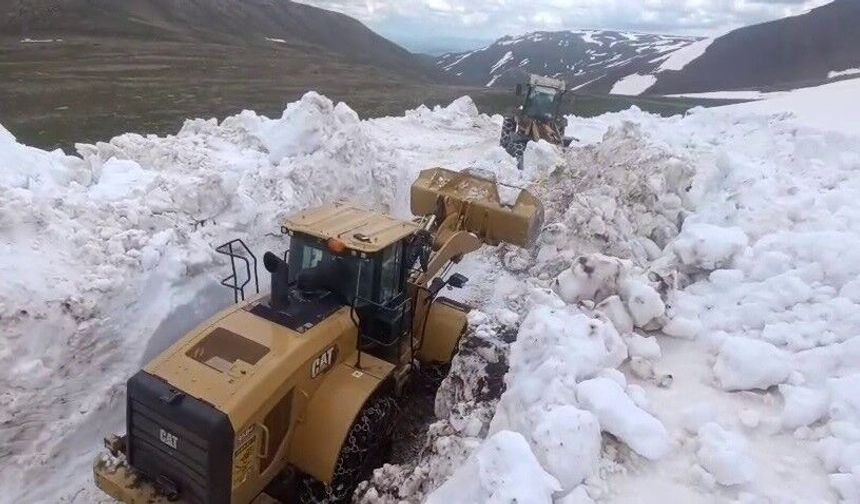 Erzurum'da Haziran ayında karla mücadele çalışması