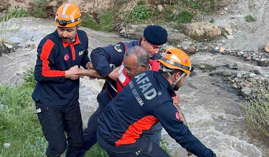 Erzurum'da mantar toplarken mahsur kalan çift kurtarıldı
