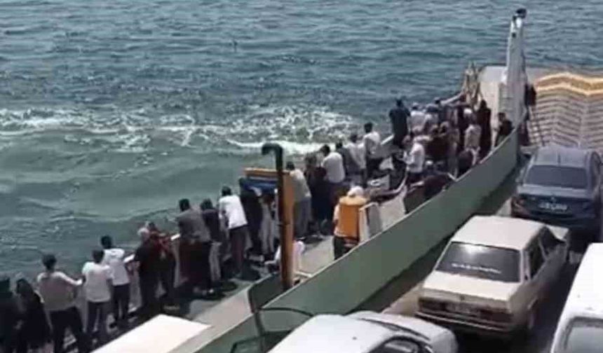 Feribottan denize düşen kişiye büfe çalışanından hayat kurtaran müdahale