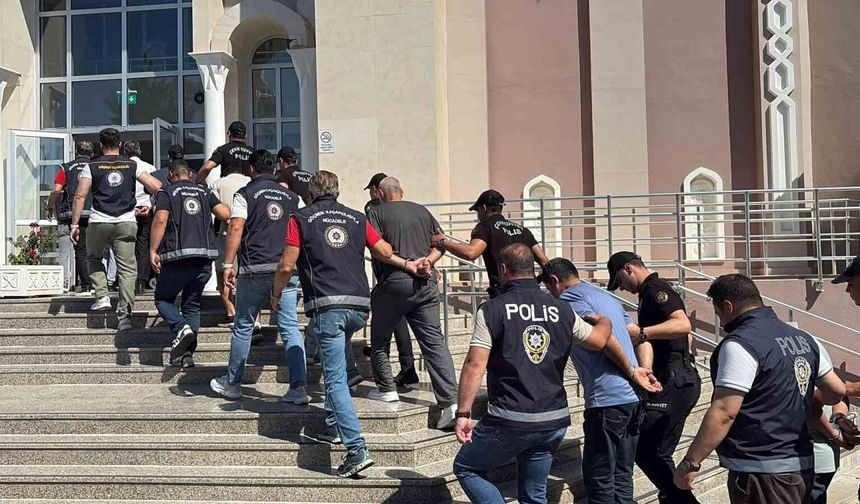 Fethiye merkezli göçmen kaçakçılığı operasyonunda 18 şüpheli adliyeye sevk edildi