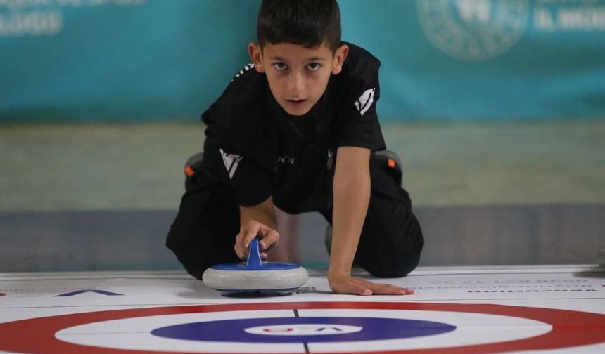 Floor curling Türkiye şampiyonası Sivas'ta devam ediyor