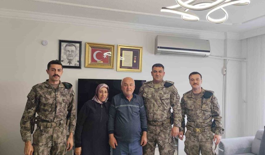 Hatay polisinden şehit ailelerine babalar günü ziyareti