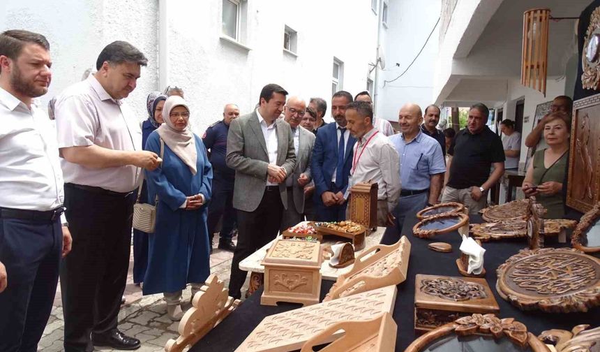 Havran'da Halk Eğitimi Merkezi yıl sonu sergisi açıldı