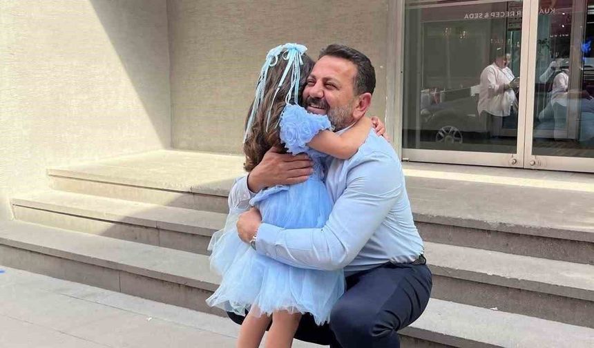 İl Müdürü İlhan, koruyucu aile çocuğunun heyecanına ortak oldu