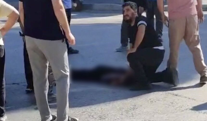 Işık ihlali yaptığı öne sürülen servis aracının çarptığı genç 5 gün sonra hayatını kaybetti