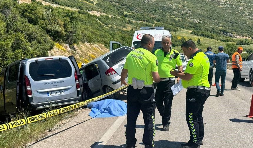 Isparta'da iki otomobil çarpıştı: 1 ölü, 5 yaralı