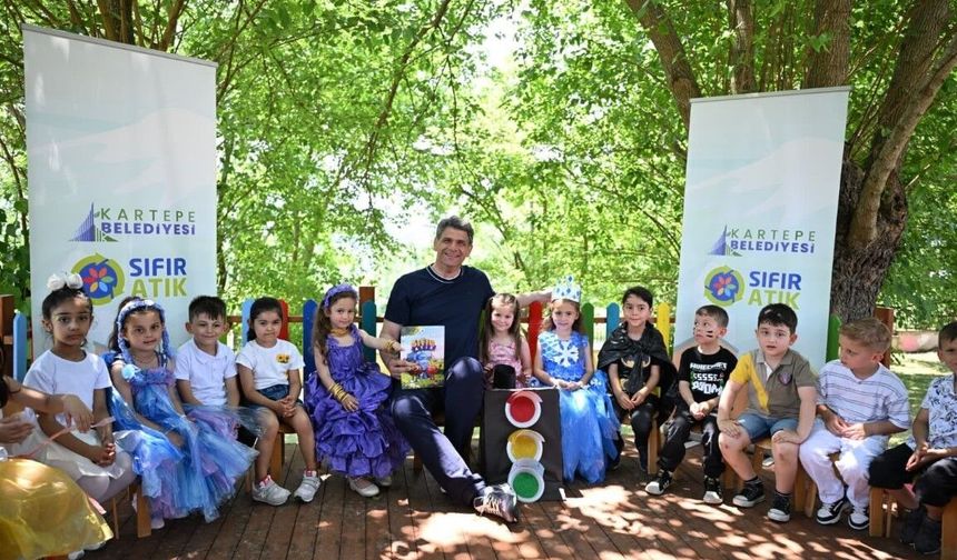 Kartepe'de miniklerden geri dönüşüm defilesi