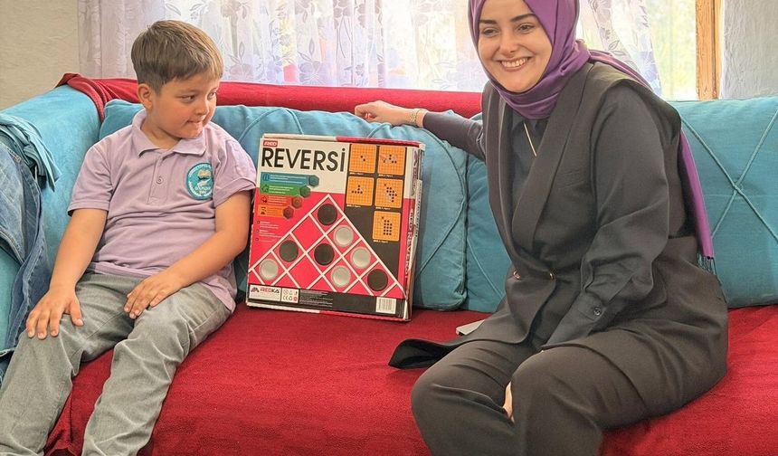 Kaymakam Odabaşı'dan 'Çay Saati' konseptiyle öğrencilere ev ziyareti