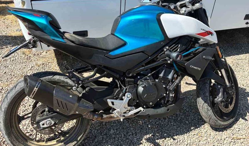 Kocaeli'de 'dur' ihtarına uymayan motosikletli polise çarptı