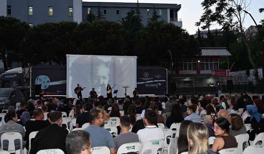 Manisa'da 'Gezen Sinema Tırı' coşkusu
