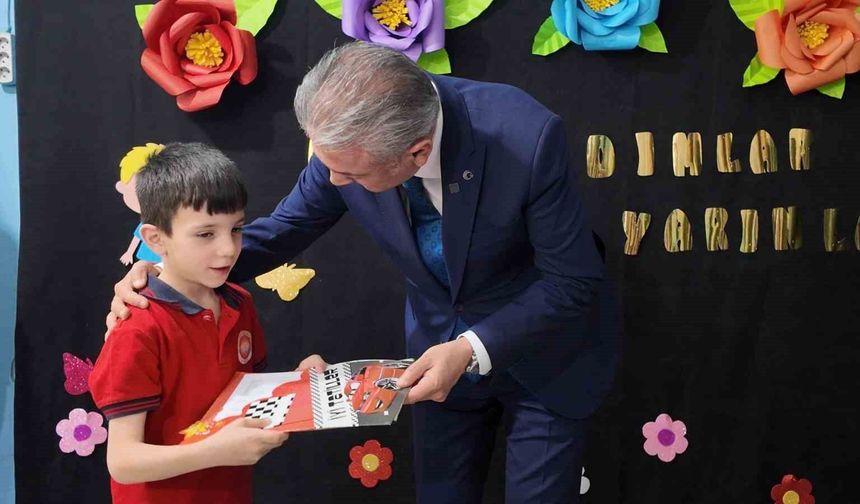 Mardin Valisi Akkoyun öğrencilerin karne sevincine ortak oldu
