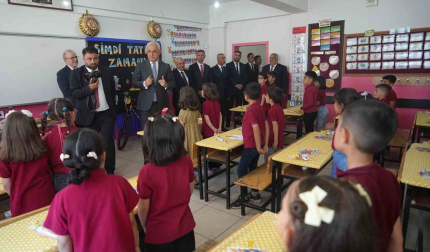 Muş'ta 96 bin 341 öğrenci karne heyecanı yaşadı