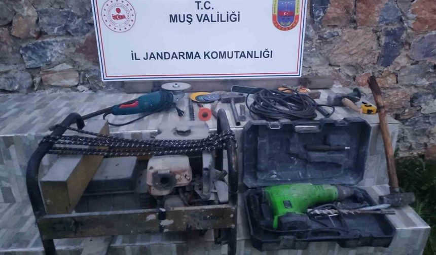 Muş'ta kaçak kazı operasyonu: 3 şüpheli gözaltına alındı