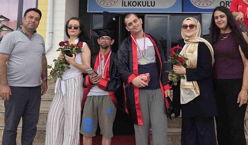 Osmaniye'de özel öğrencilerin mezuniyet sevinci