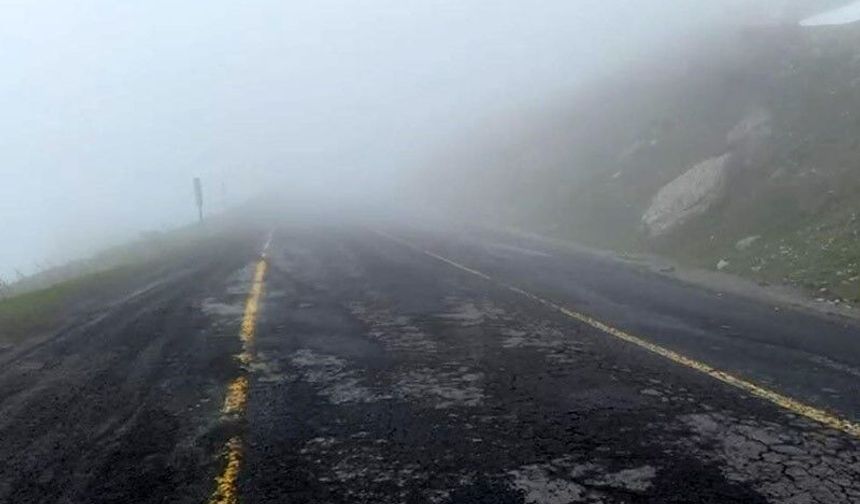 Sahara Geçidi'nde yoğun sis ulaşımı olumsuz etkiledi