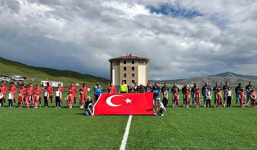 Tekman'da Mustafa Çiftçi futbol turnuvası şampiyonu Hürriyetspor oldu