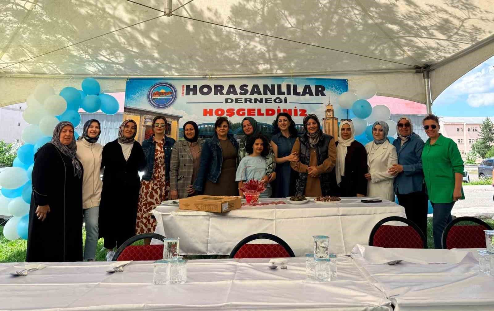 'Bahçe bizden, bohça sizden' diyerek buluştular