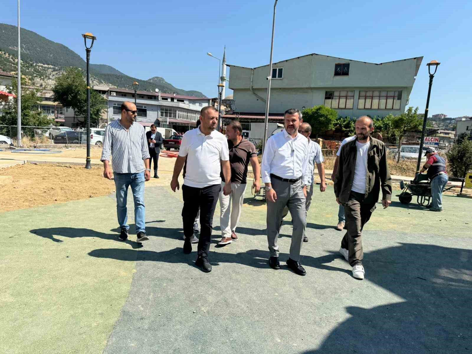 Başkan Çetinkaya yapımı süren tema parkları inceledi