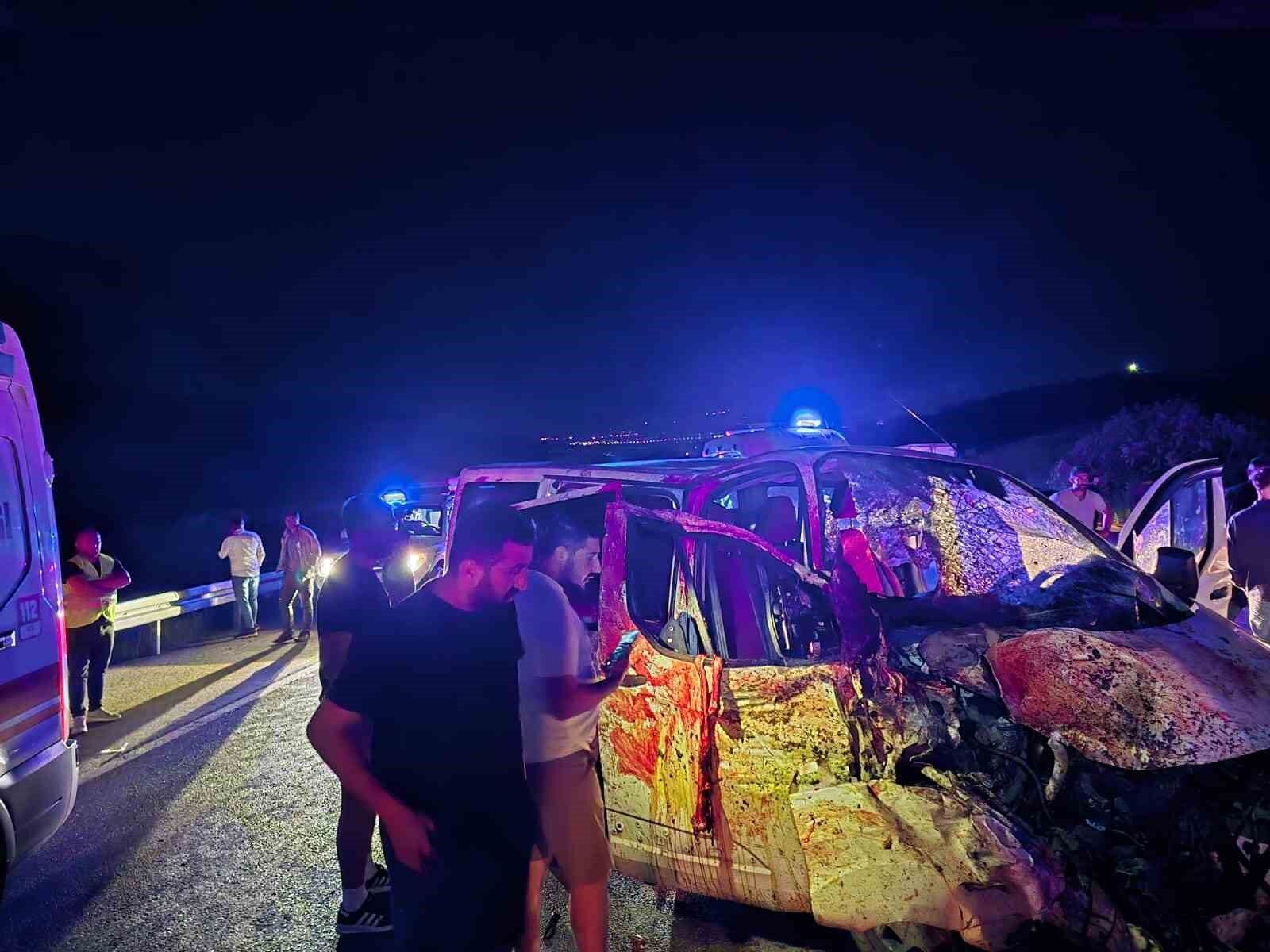 Bingöl'de panelvan yola çıkan ata çarptı: 1 ölü, 2 yaralı