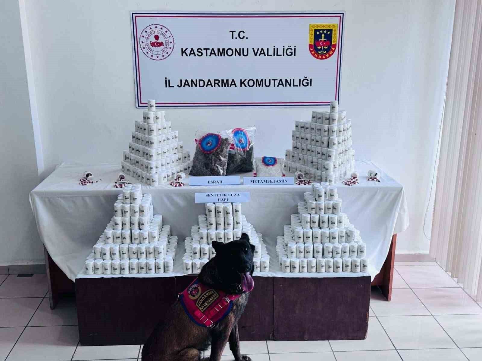 Binlerce hap ve uyuşturucuyla yakalanan sanık: 'Borcumu ödeyebilmek için giriştiğim bu işi elime yüzüme bulaştırdım'