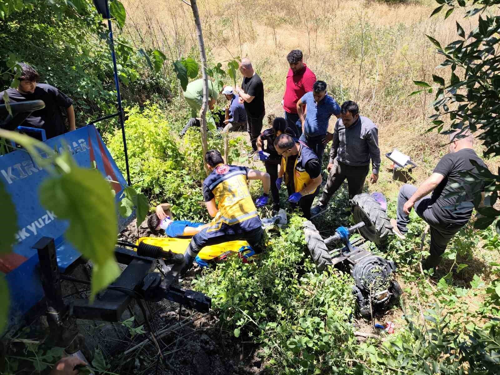 Malatya'da çapa motoru devrildi: 3 yaralı