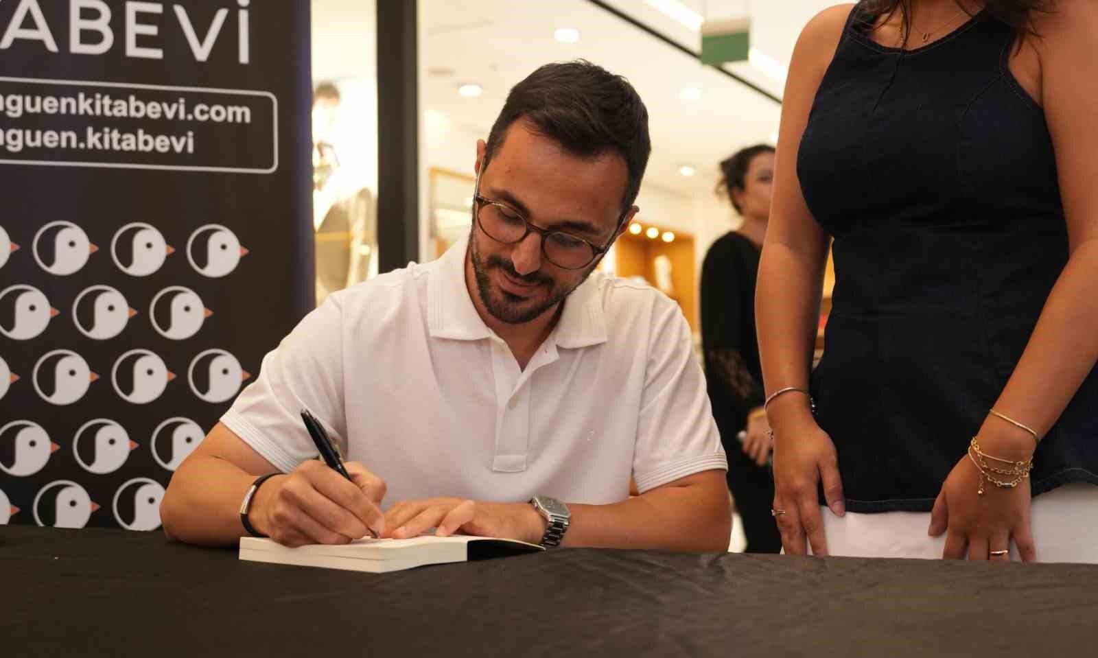 Maltepe'de yazar Caner Kaldı okurlarıyla buluştu
