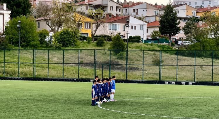 Minikler, hakemin kendilerine küfür ettiği iddiasıyla 1 dakika boyunca topa dokunmadı